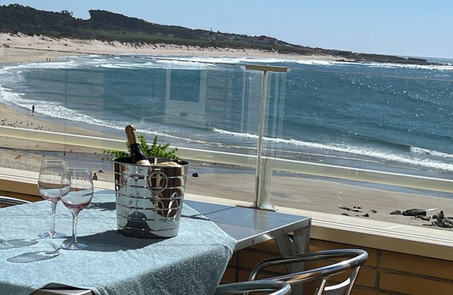 Facing the ocean: beautiful apartment terrace