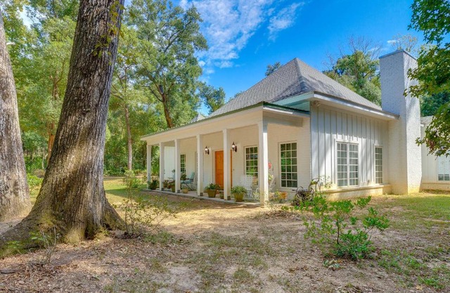 Fairhope Cottage 2 Mi to Town and Pier!