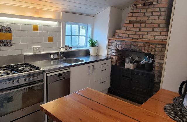 Fairytale Cottage in Thorndon - The original tiny house!