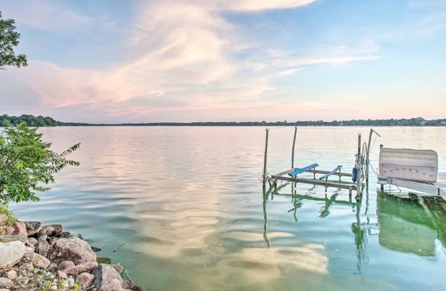 Fall is absolutely beautiful on Cedar Lake!! Best time of year. Save Weekdays!