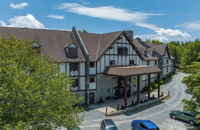 Fall Leaf-Peeping in Beech NC: Studio