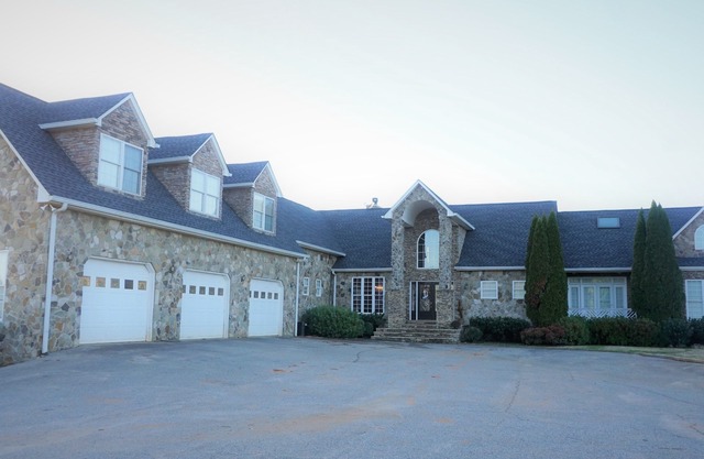 FALL SPECIALS… nPrivate Lakeside Estate on 40 acres w/Million Dollar View