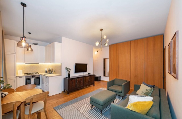 FAMILY 2BD Old Town Apartment by Hostlovers