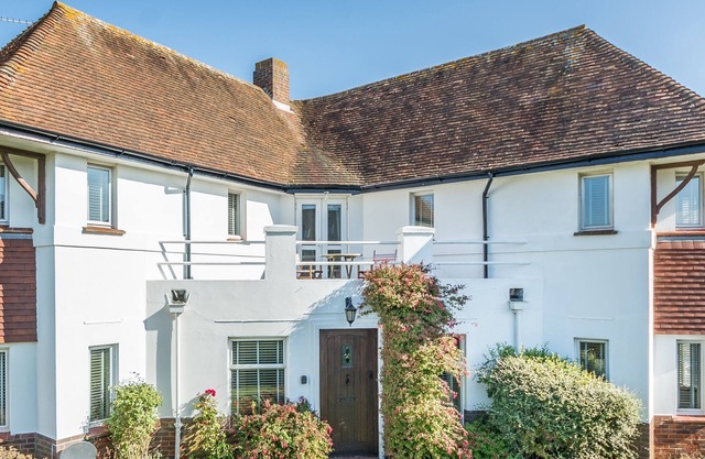 Family beach house sleeps 10 near Goodwood