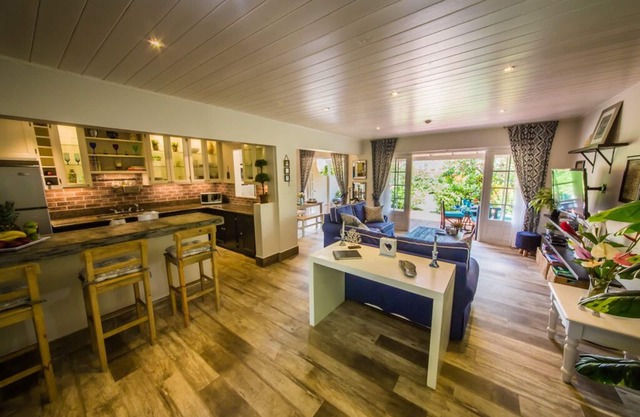 Family, beach-y spot w/pool. Mins from beach.