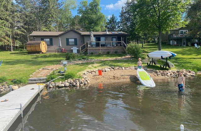 Family boating cottage on Whitefish Chain of Lakes