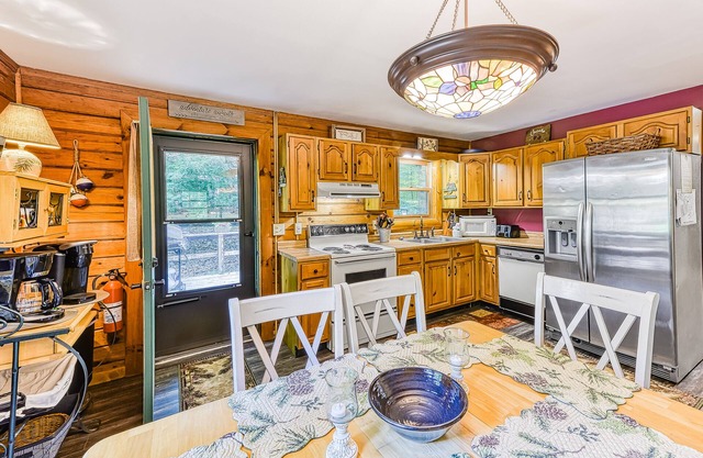 Family Cabin w/Game Room, WiFi & Community Beach/Lake Access