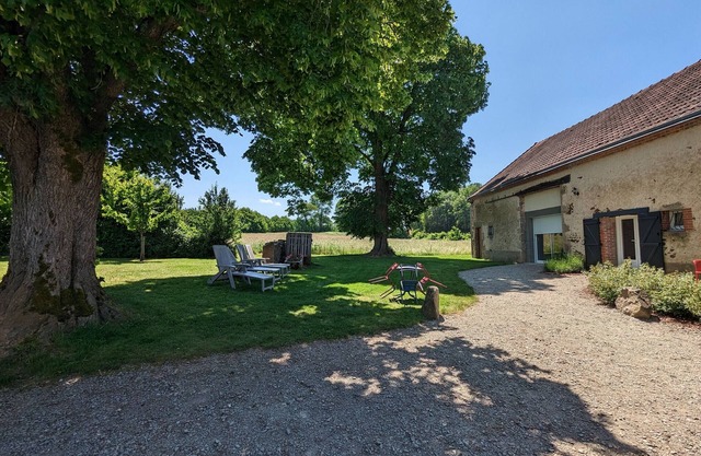Family-Friendly Country Retreat with Garden, Near Leisure Base & Golf