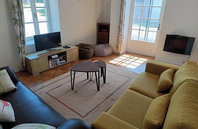 Family-friendly 3 bedroom home in the countryside!
