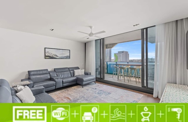 Family Friendly 3 Bedroom Apt w Car Park