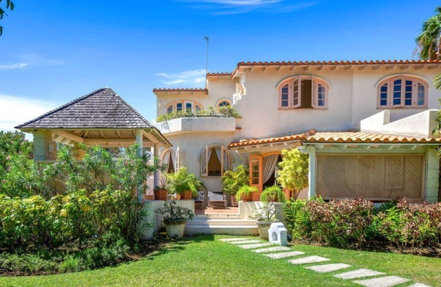 Family-friendly villa, 2 Pools, Tennis Courts, Playground & On-Site Restaurant.