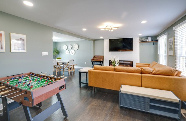 Family Friendly: Modern Apt in Fort Washington