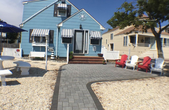 >Family Friendly 3 bd 2 bth home S Beach Haven near beach and park