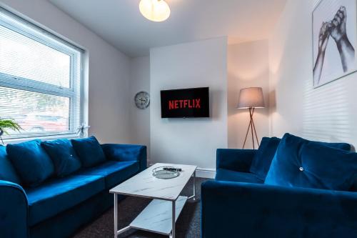 Family-Friendly 4 Bedrooms-Sleeps 8-Long Term Disc-Driveway