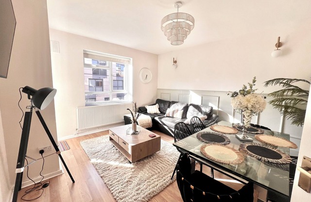 Family Friendly Apartment In London Zone 1. Just 3 minutes to Tower of London