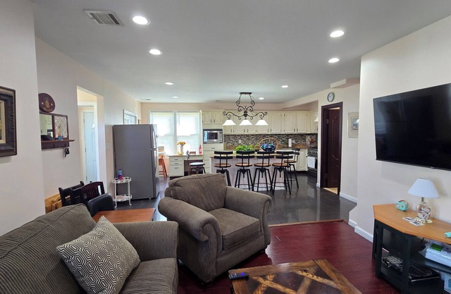 Family-Friendly Beach House Just 1 Block from the Water in Keansburg!