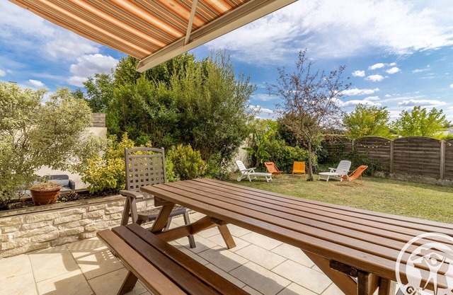Family-Friendly Cottage Near the Oriental Park and Puy du Fou with Garden and Modern Amenities