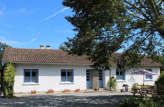 Family friendly gite near Rochechouart, with heated pool and fishing lake