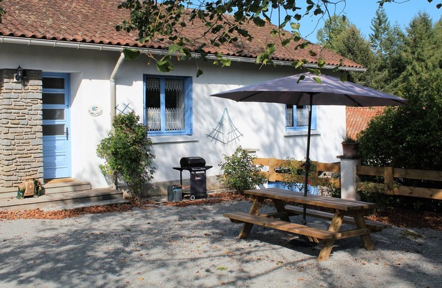 Family Friendly Gite with Heated Pool and Fishing Lake