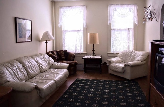Family Friendly Home. Clean, comfy, easy parking.