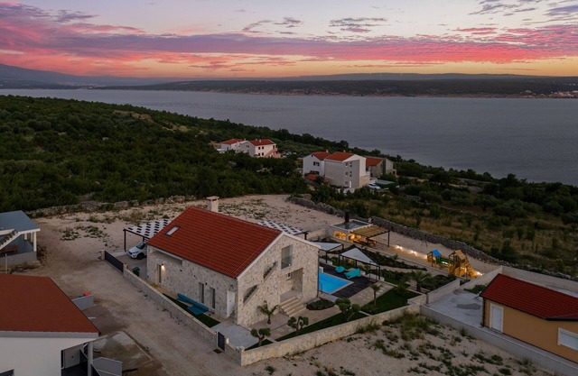Family friendly house with a swimming pool Maslenica, Novigrad (K-20492)