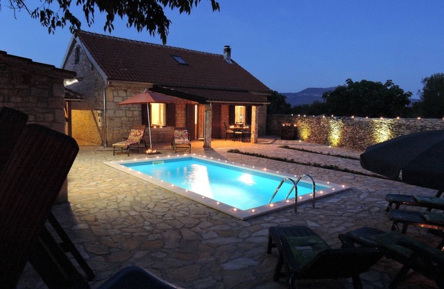 Family friendly house with a swimming pool Gluići, Krka (K-11337)
