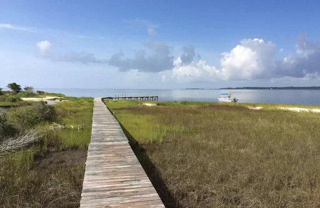 Family-Friendly Private Waterfront Getaway!