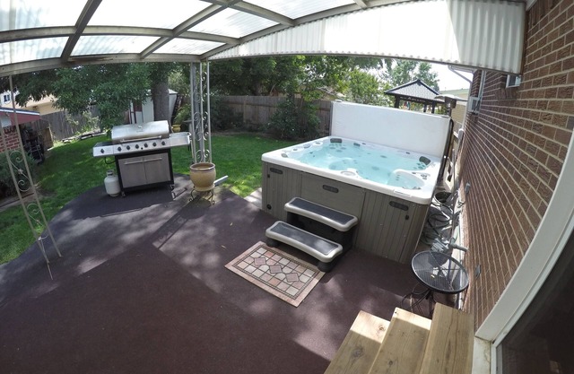 Family-friendly, beautiful, cozy w/Hot Tub! Welcome to your CO Springs home!