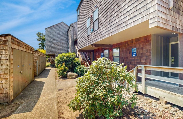 Family-Friendly Waterfront Studio w/High-Speed WiFi, Marina View, & Kitchenette
