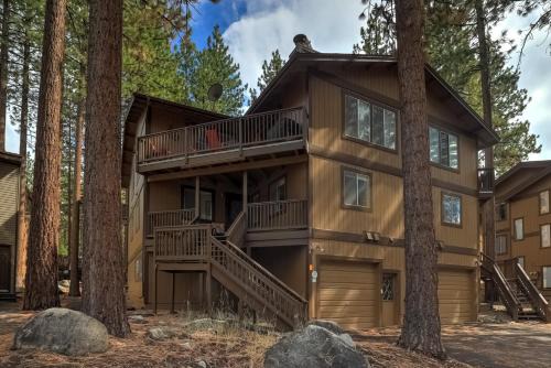 Family Fun Getaway - 3 Story Condo