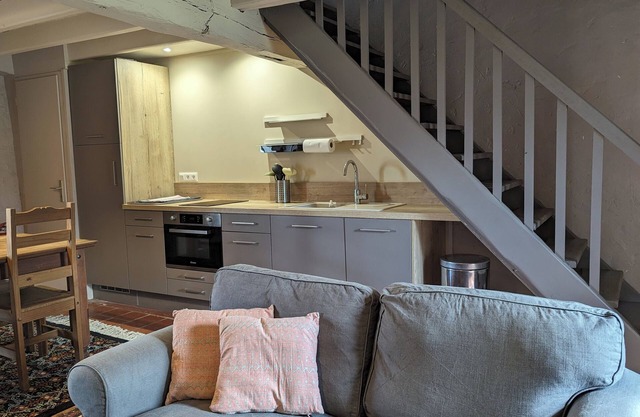 Family gîte, private terrace, BBQ, sleeps 4