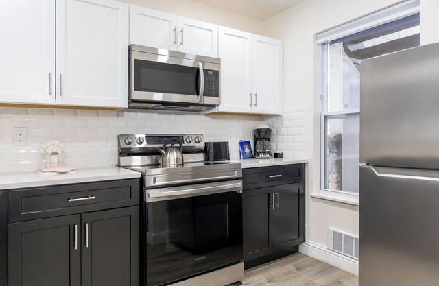 Family Getaway! Great Unit, Near Steamboat Ski Resort, Hot tub, Ski Equipment Rental, Mountain Climbing