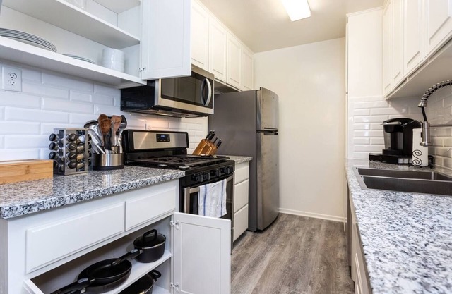 ♔ Family Getaway for So Cal Attractions · Parking Included ♔