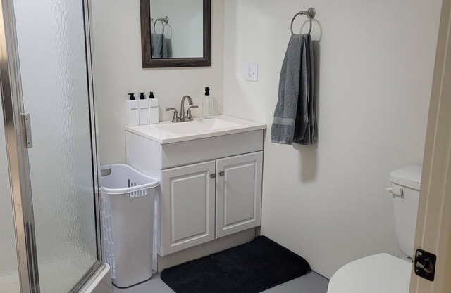 Family Getaway in Breezewood with AC and Wi-Fi