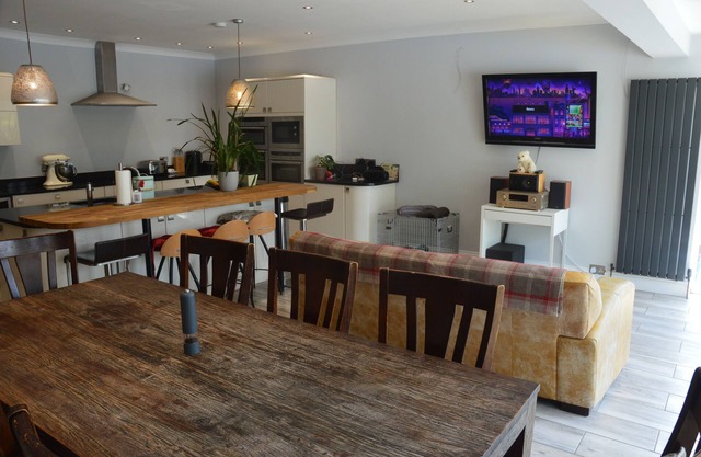 Family Holiday Home With Swimming Pool & Garden in the South Downs National Park