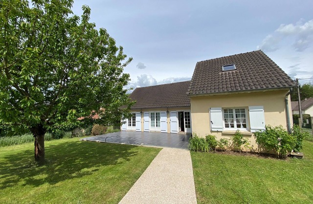 Family home close to Paris and Disneyland ideal for relaxing and sightseeing
