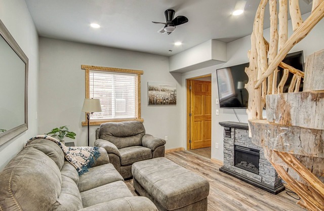 Family Home w/Mountain Views in Circleville!