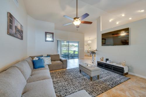 Family Home with Screened Porch in Davenport