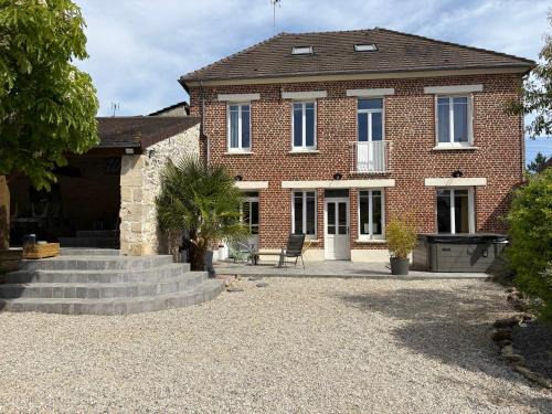 Family home with spa near Chantilly Paris