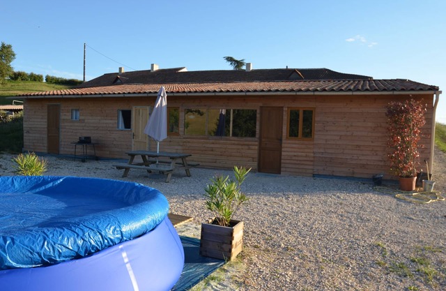 Family house 8-16 instead, peace and nature, swimming pool and park, pets