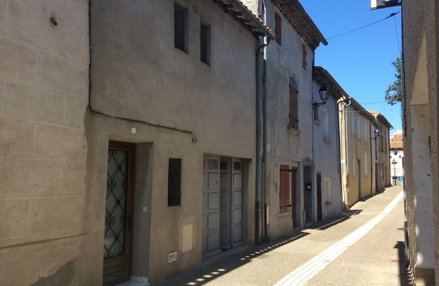 Family house with four bedrooms in the heart of a small village in Audois 8 km cited