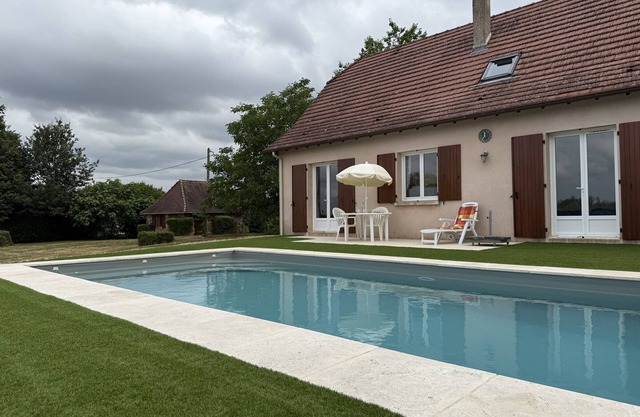 Family house with private pool and pets allowed in Saint-Mesmin
