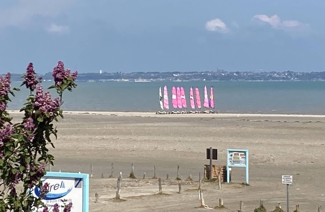 Family house with sea view near handicapped accessible St Malo, Mont St Michel
