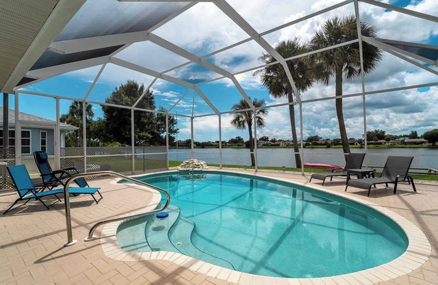 Family Lake Front Getaway, Heated Pool Dock/Kayak