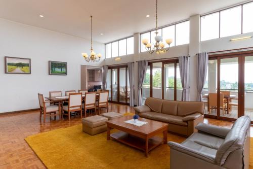 Family Only Amazing City View Villa - De Reiz Firen Syariah