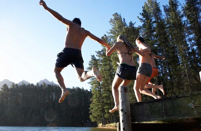 "FAMILY & PET FRIENDLY RETREAT" with lakefront view #3