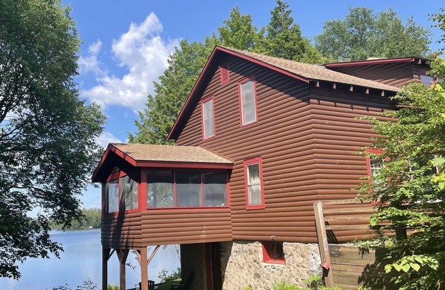 Family Reunion Waterfront Paradise! Private Lake. Boats included!
