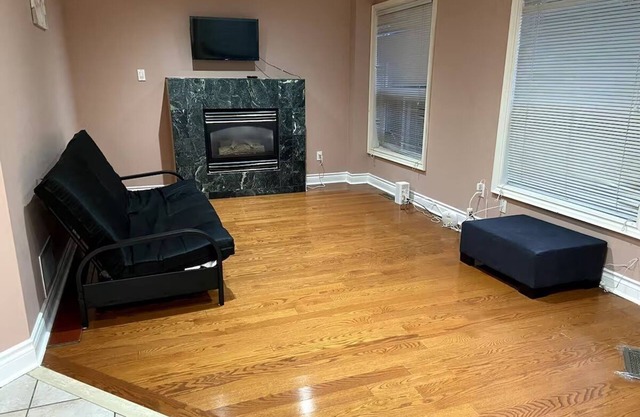 Family Room in Brampton - Room 2