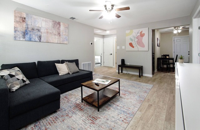 Family-sized 3-BR Home by Downtown Dallas & Art District