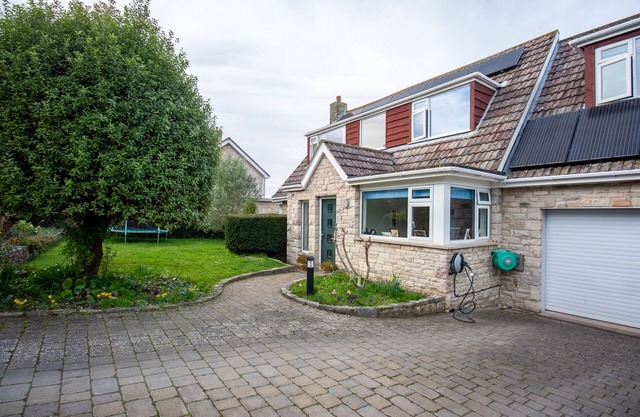 Family-sized house 5 minutes away from the beach